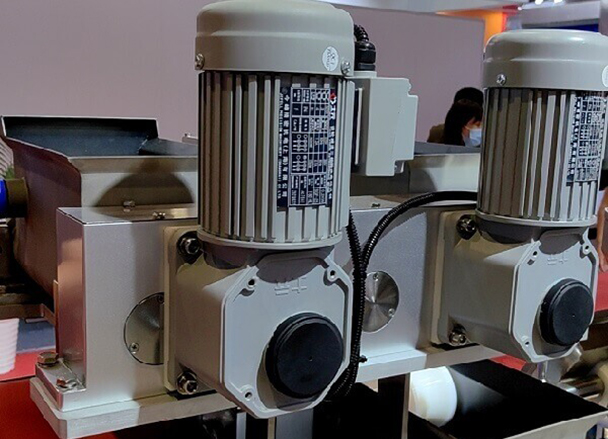 士元直角减速机在烘焙机上的应用 拷贝.jpg